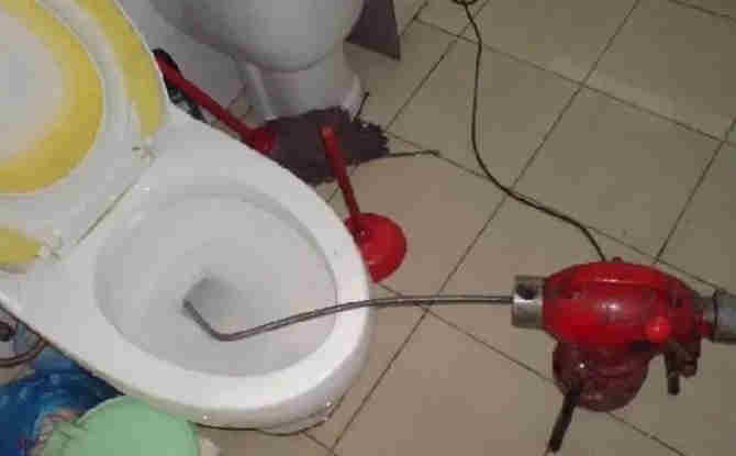 尖扎马桶通下水